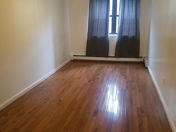 4th image of 1077 Willoughby Ave #2