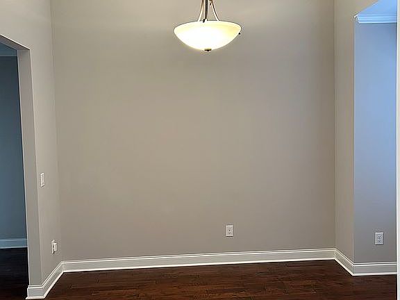 5th image of 308 Dawson Manor Dr