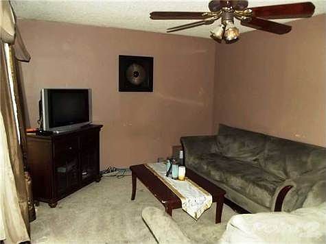 3rd image of 2914 Becraft Ln