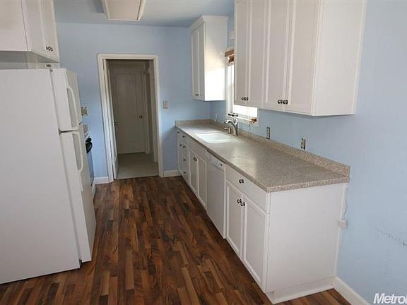 3rd image of 410 N Santa Barbara Ave