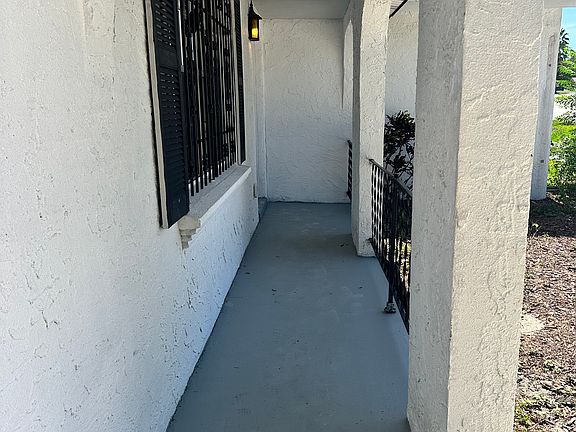 3rd image of 1943 Saxon Blvd