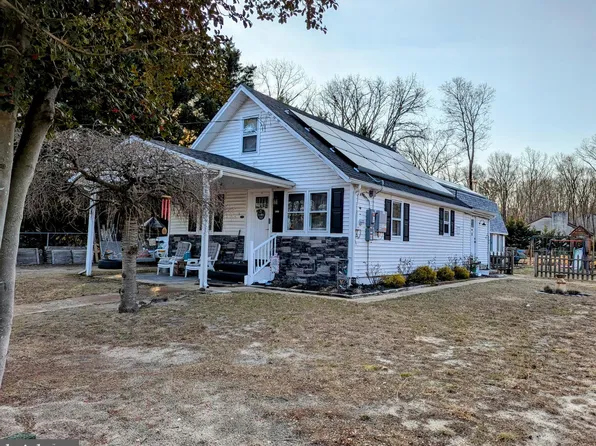 2003 Lakeside Dr, Williamstown, NJ 08094