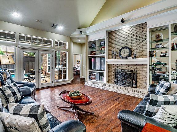 3rd image of 18107 Hollow Oak Ct