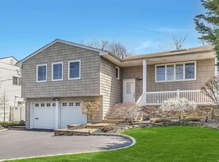 2128 Vine Dr, Merrick, NY 11566