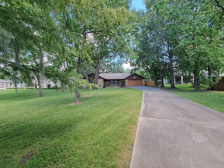 10282 Valley Dr S — Photo 3