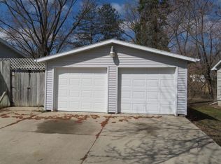 1906 Rainbow Dr, Waterloo, IA 50701