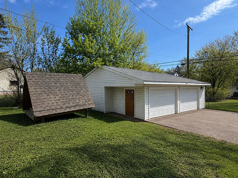 3 Car Garage