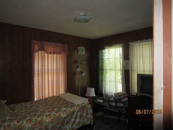 4th image of 805 N 1st Ave