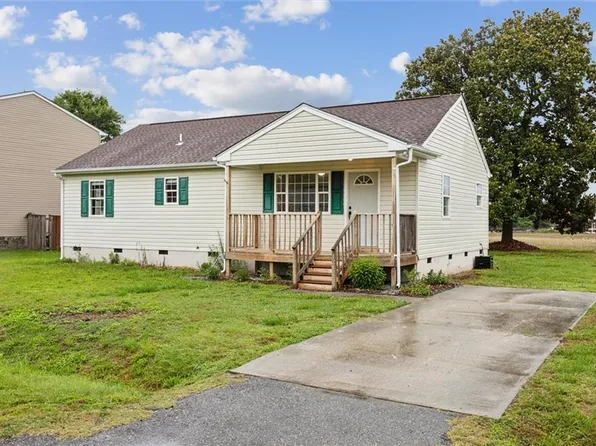 124 Birch Ln, Suffolk, VA 23432