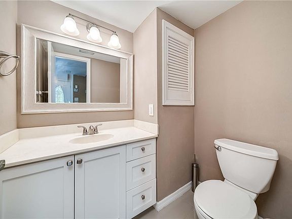 5th image of 830 S Hollybrook Drive #205