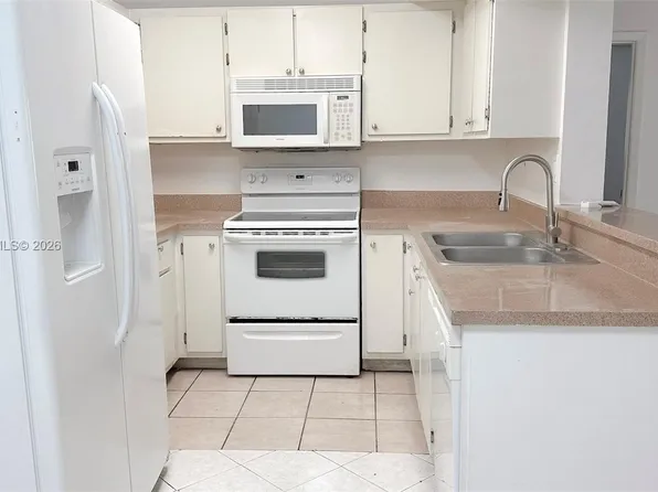 9491 Palm Cir S APT 103, Hollywood, FL 33025