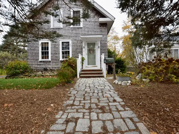 6 Barrows St, Middleboro, MA 02346