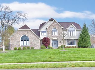 11382 Royal Cir, Carmel, IN 46032