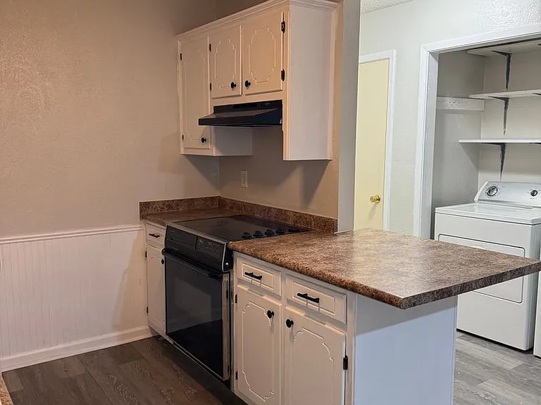 3710 Pratt Dr — Photo 7