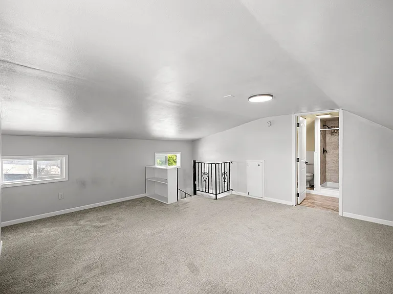 1504 E Queen Ave — Photo 14
