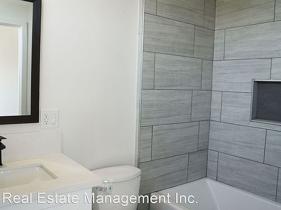 4th image of 705 Belden Ave #B
