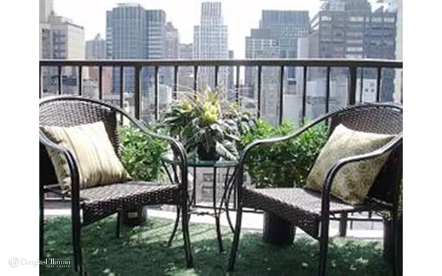 Rented by Douglas Elliman | media 21