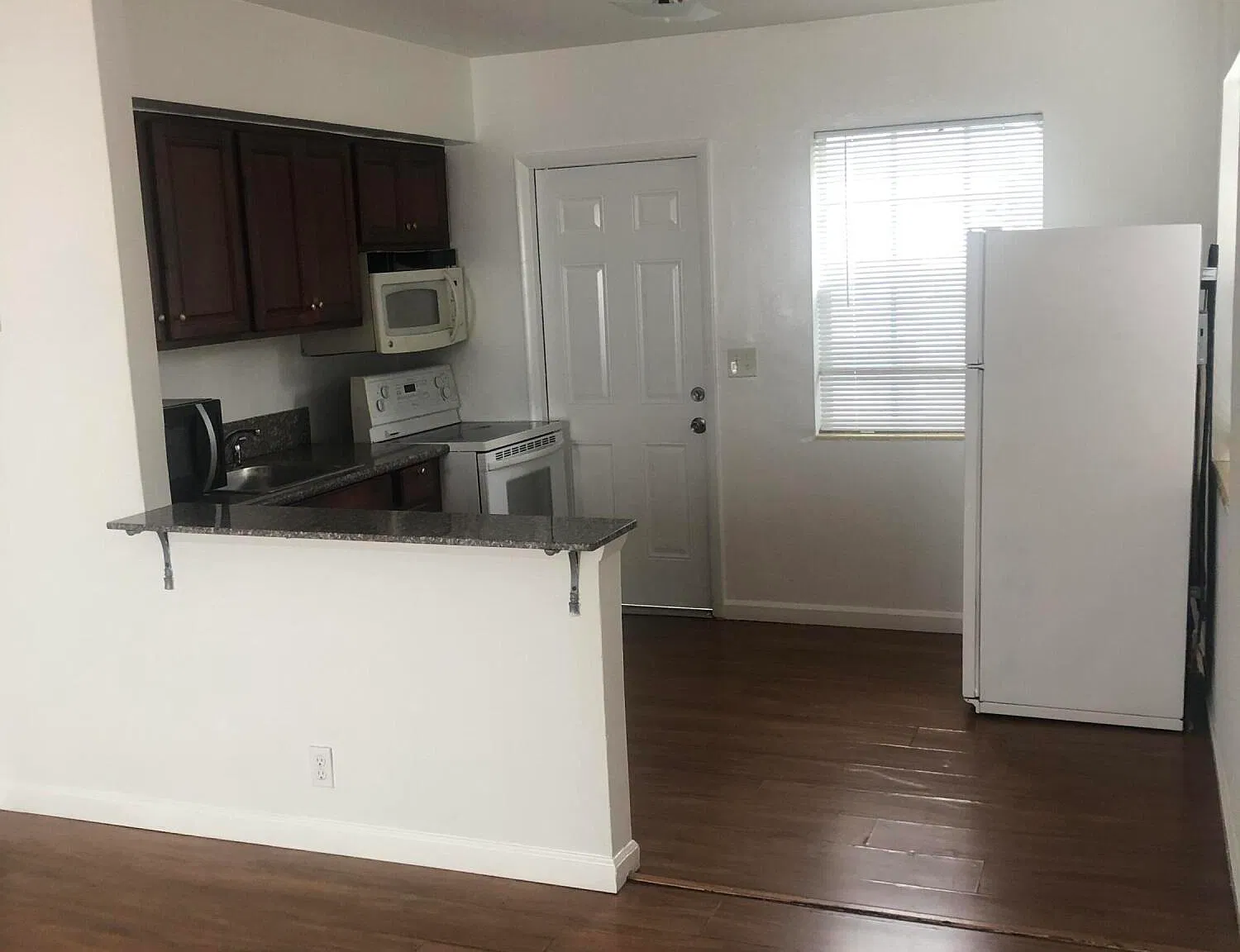 4 bed, 2.0 bath, 1056 sqft, $1,500 — Photo 4