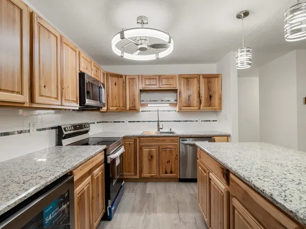 77 Bayberry Lane, South Burlington, VT 05403
