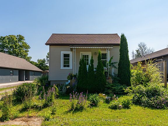 3rd image of 661 Watson St