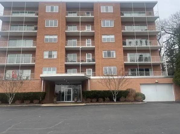 1802 Birchwood Ln APT 23, Rockford, IL 61107