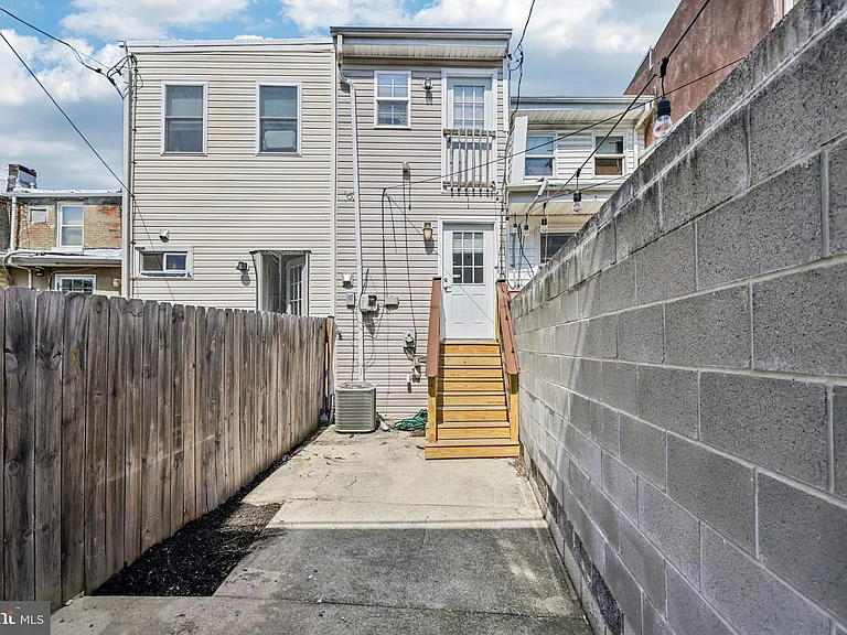 49 E Heath St — Photo 42
