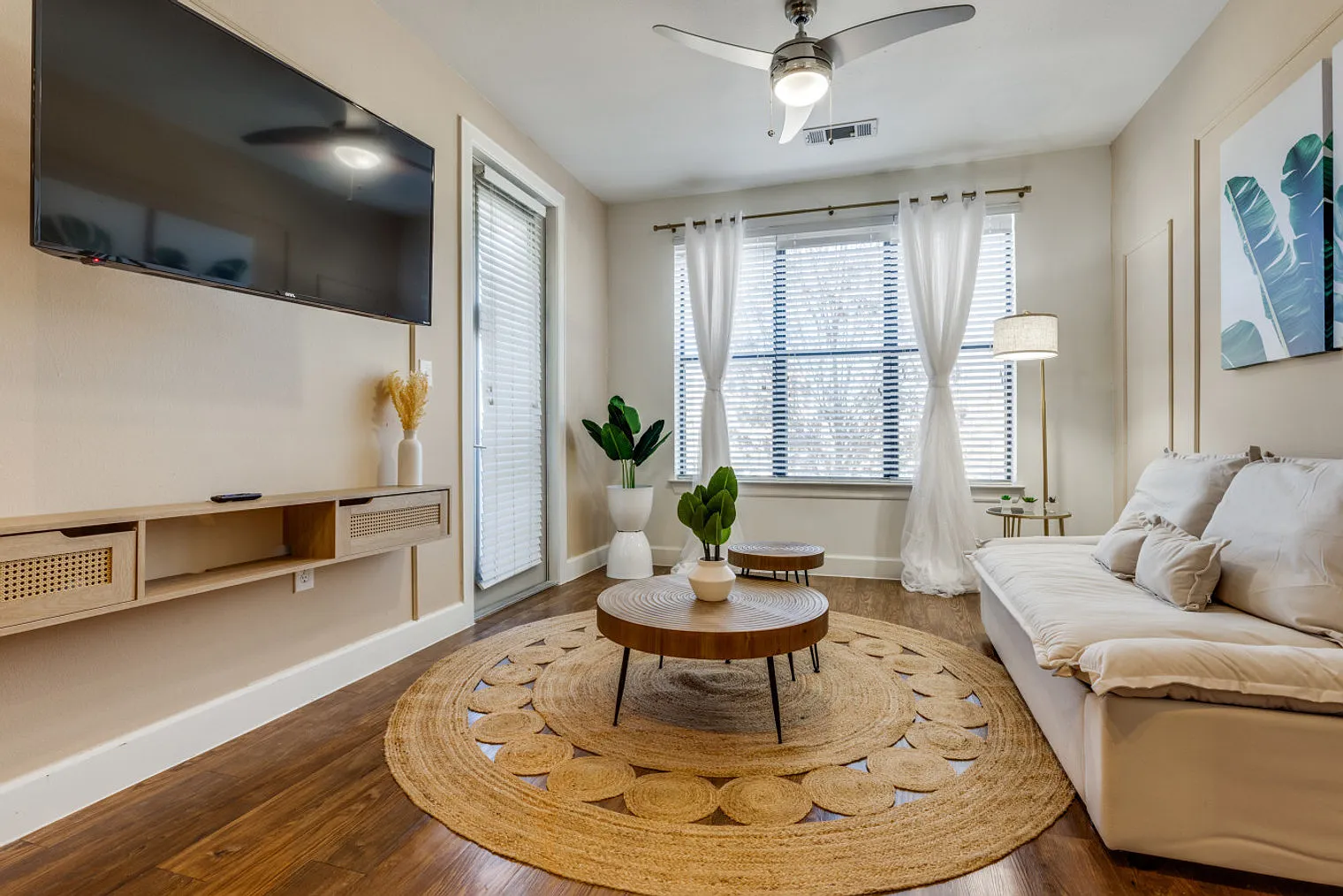 1 bed, 1.0 bath, 11506 sqft, $3,638 — Photo 2