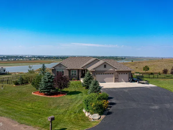 2011 17th St E, Williston, ND 58801