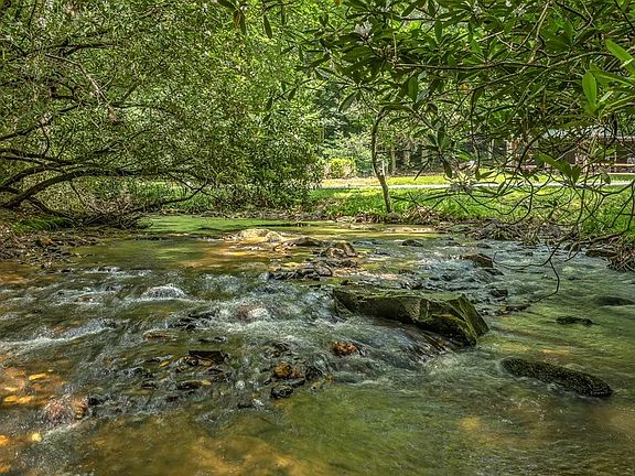 3rd image of 30 Stanley Creek Rd