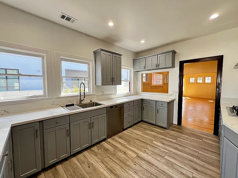 312 N Palm Dr — Photo 14