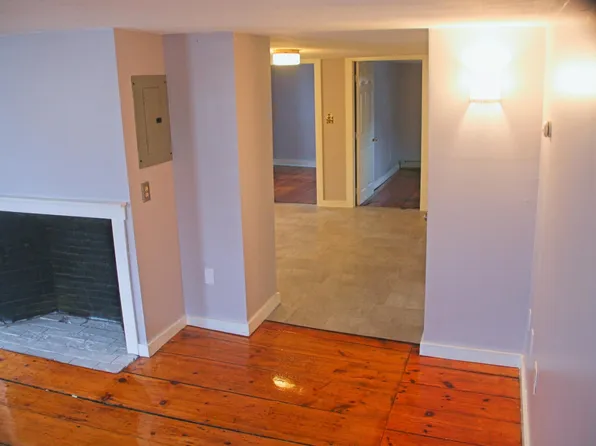 16 School St, Amesbury, MA 01913