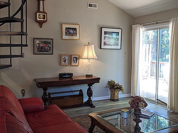 5th image of 18 Palmetto Pl
