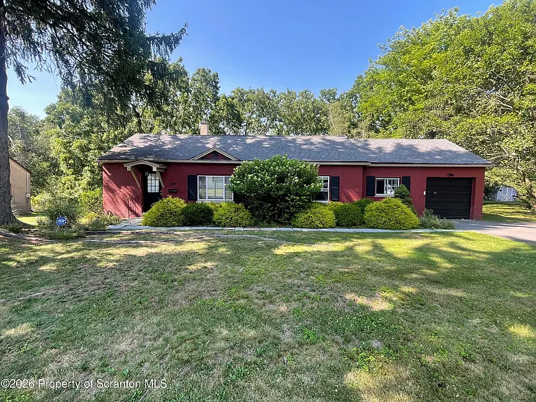 109 Park Dr — Photo 2