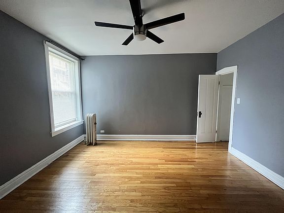 5th image of 4457 N Troy St #1
