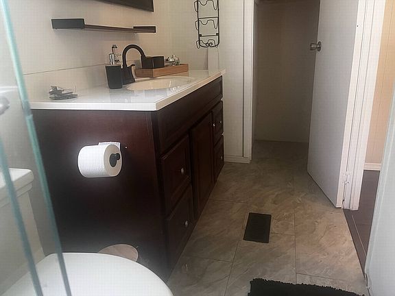 5th image of 96 Pickering Dr