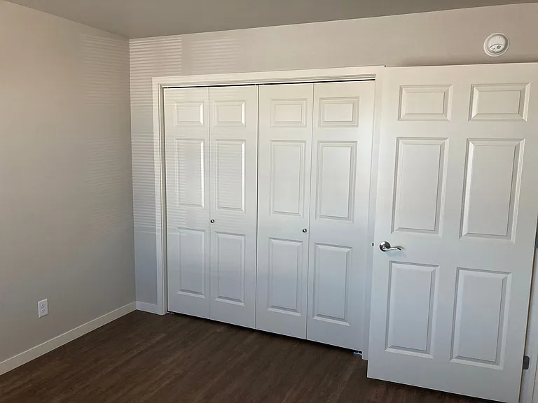 4 Bed 3 Bath Twin Home — Photo 12