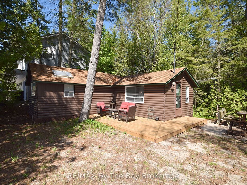 1st image of 465 Bluewater Ln