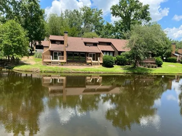 102 Deer Run Ln, Greenwood, SC 29646