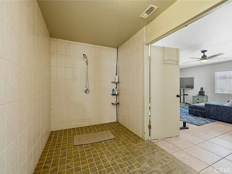 1505 Canterbury Cir — Photo 25