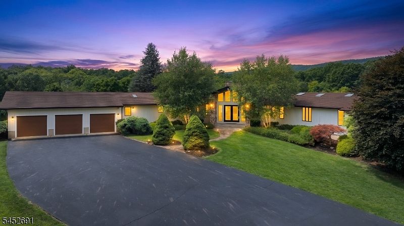 1st image of 90 Phillips Rd