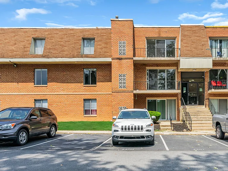 Ambassador Apartments — Photo 16