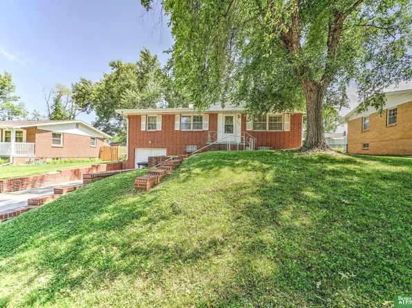 9829 Evans St, Omaha, NE 68134