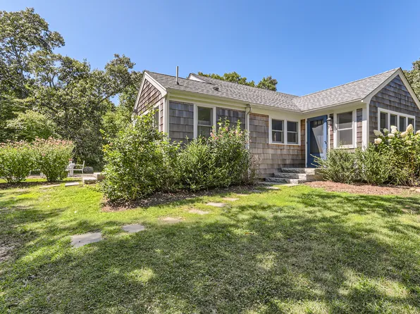 7 Flanders Ln, Chilmark, MA 02535