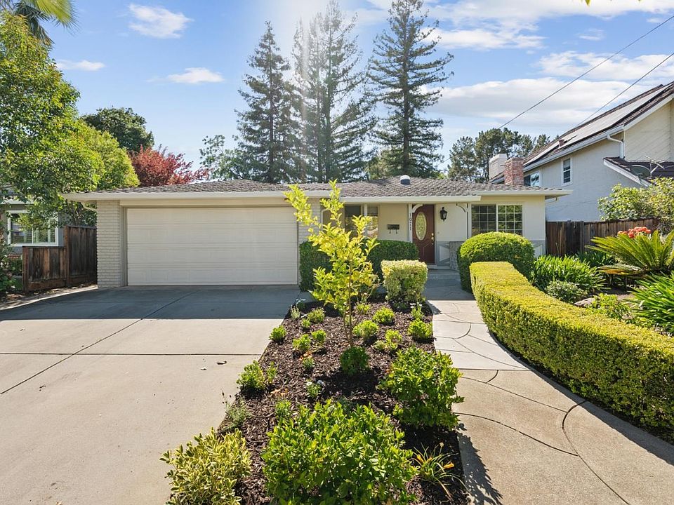 1st image of 1071 W Hill Ct