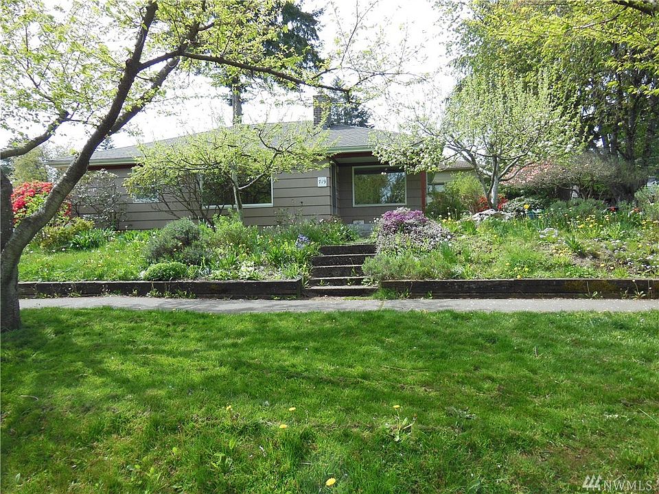 1st image of 719 Thomas St NW