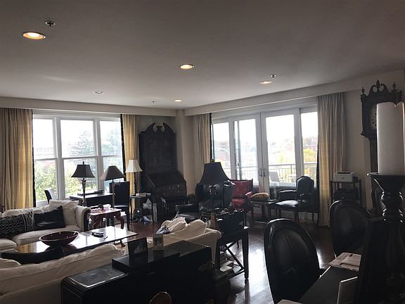 5th image of 87 Railroad Pl APT 304