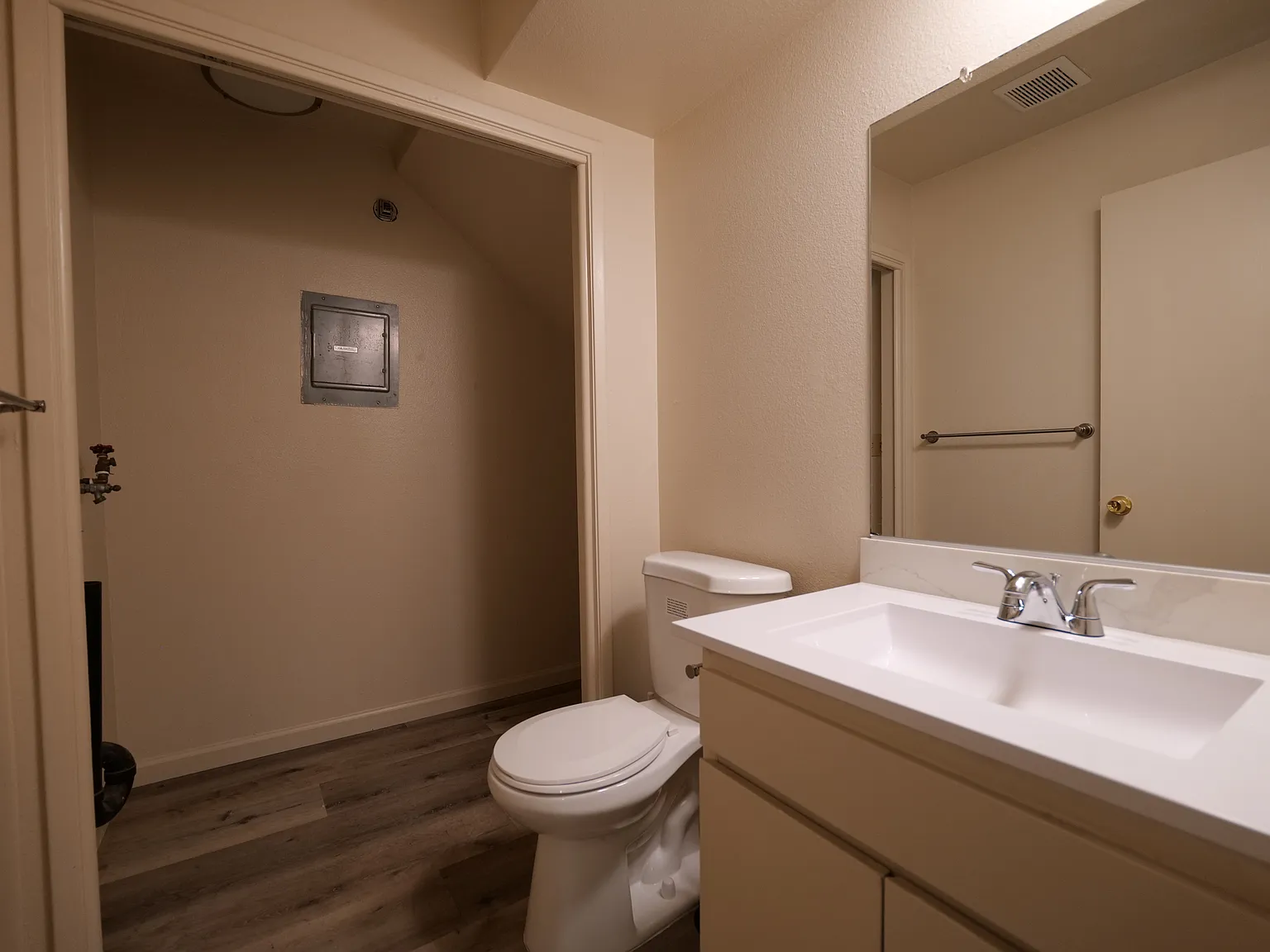 2 bed, 1.5 bath, 1100 sqft, $2,550 — Photo 4