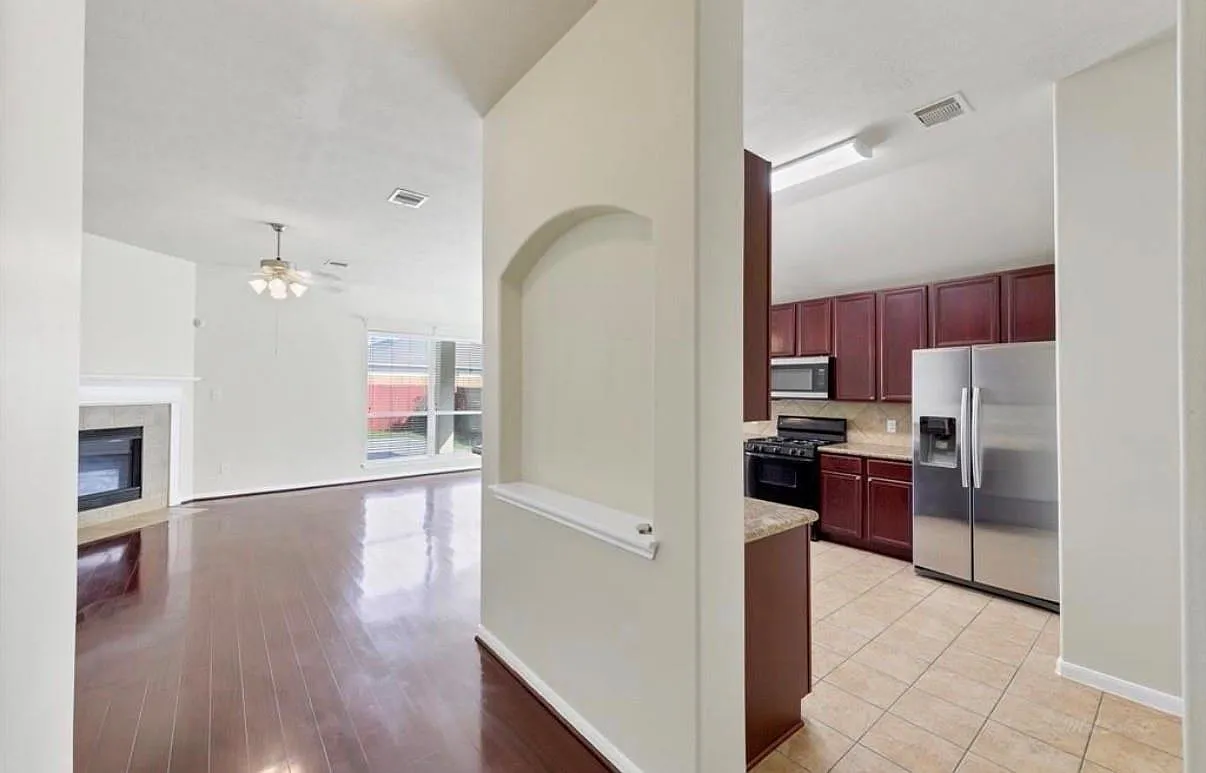 3 bed, 2.0 bath, 1790 sqft, $2,200 — Photo 4