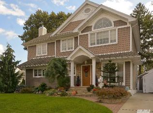 817 Doughty Ave, Franklin Square, NY 11010