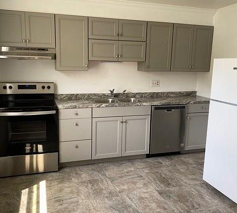 2nd image of 404 W Hickory St APT 1